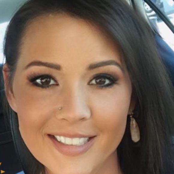 Meet your Posher, Amy - Picture 3 of 5